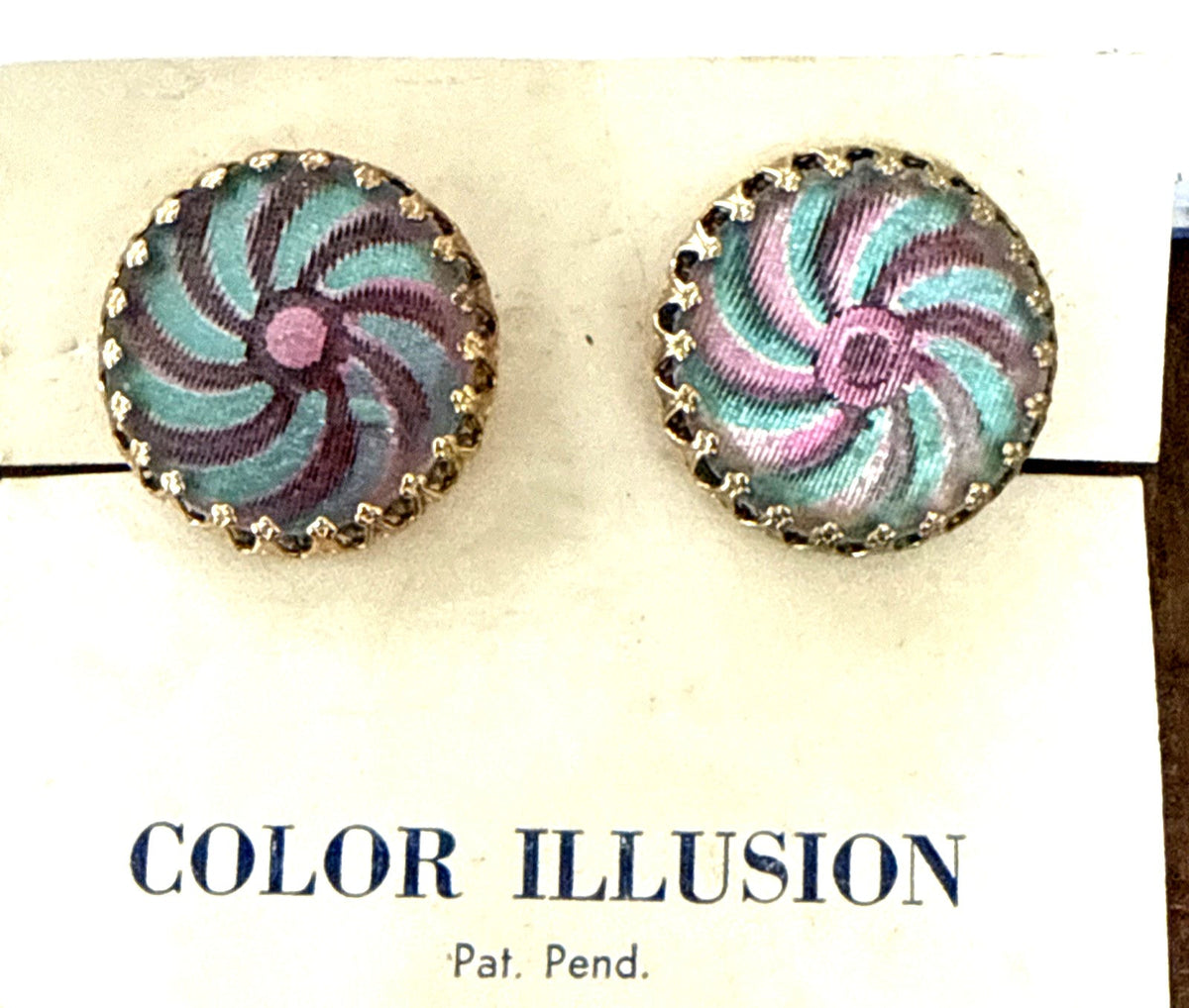 Vari-Vue lenticular flicker clip-on earrings