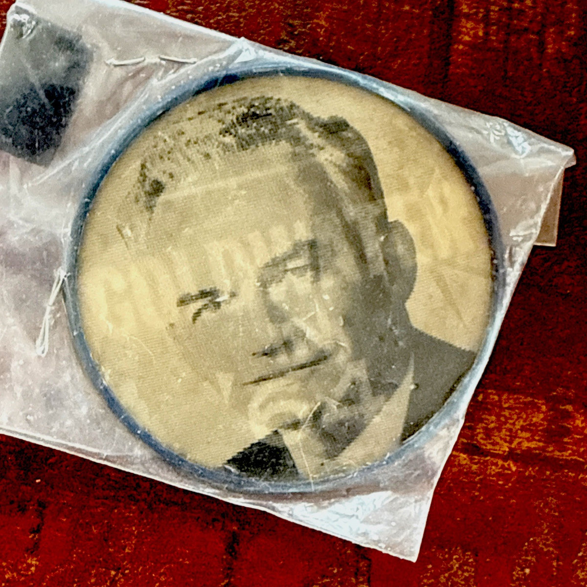 Barry Goldwater in 64 VARI-VUE Political Campaign Lenticular Pin NIP - photo 2