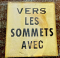 1950s Les Sommets Avec French Vari-Vue political lenticular pin