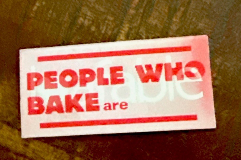 Vari-Vue 2-phase lenticular People Who Bake Are Loveable