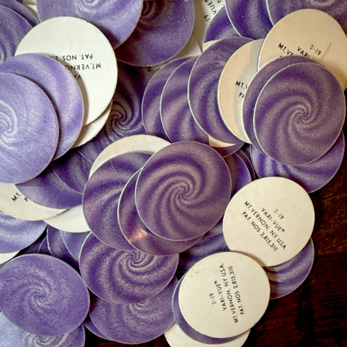 RARE 20 PURPLE &WHITE VARI VUE 1960S HYPNOTIC SWIRLS RARE 1" SMALLS HTF NOS - photo 3