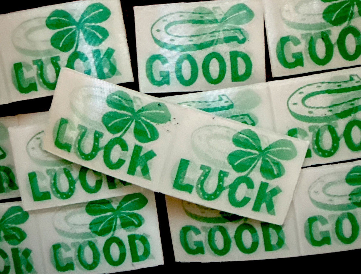 15-1950s VARI VUE RARE GOOD LUCK CLOVER TO HORSESHOE NOS 2 Phase Lenticulars - photo 3