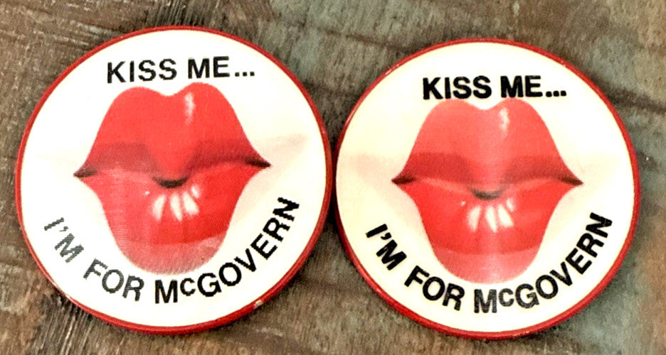 Vari-Vue McGovern US presidential campaign flasher pins two styles - photo 2
