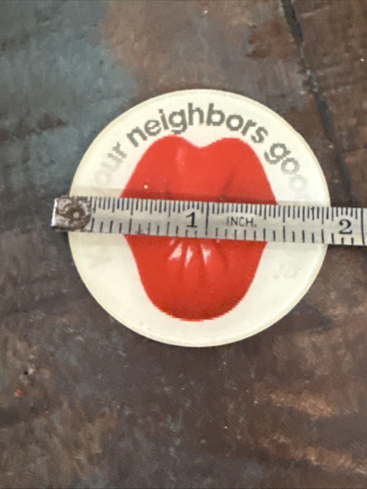 1960s Vari Vue Unused Sticker KISSING LIPS KISS YOUR NEIGHBORS GOODBYE NOS - photo 4