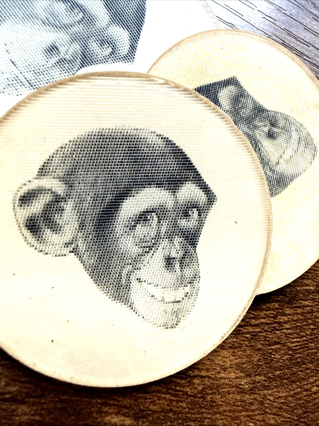 Vari-Vue 1950s chimpanzees round motion lenticular flickers - photo 3