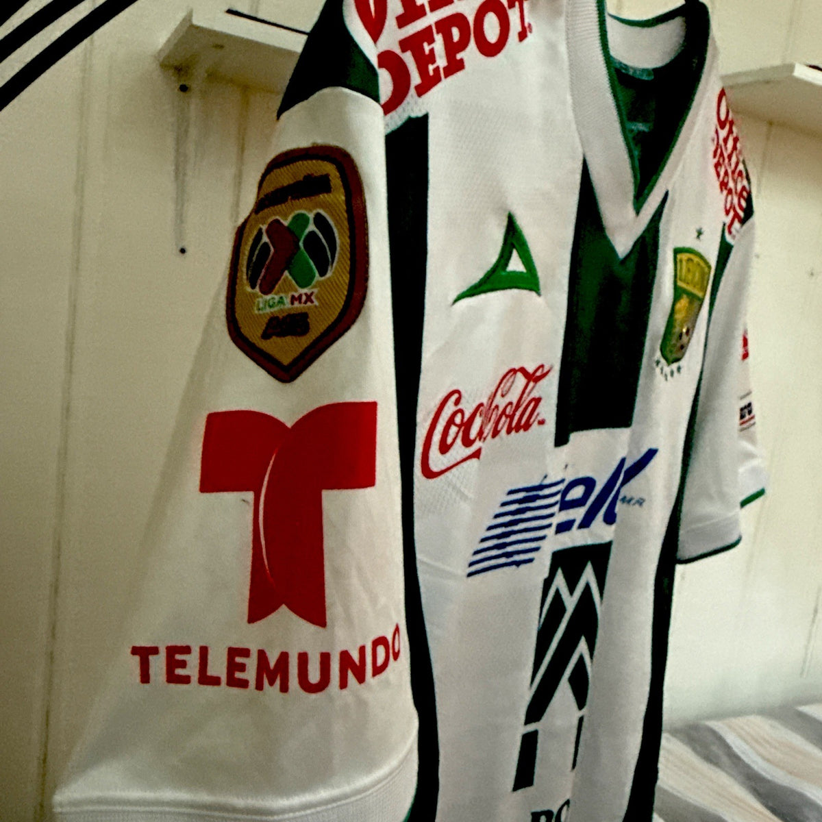 Pirma Club Leon jersey size small - photo 4