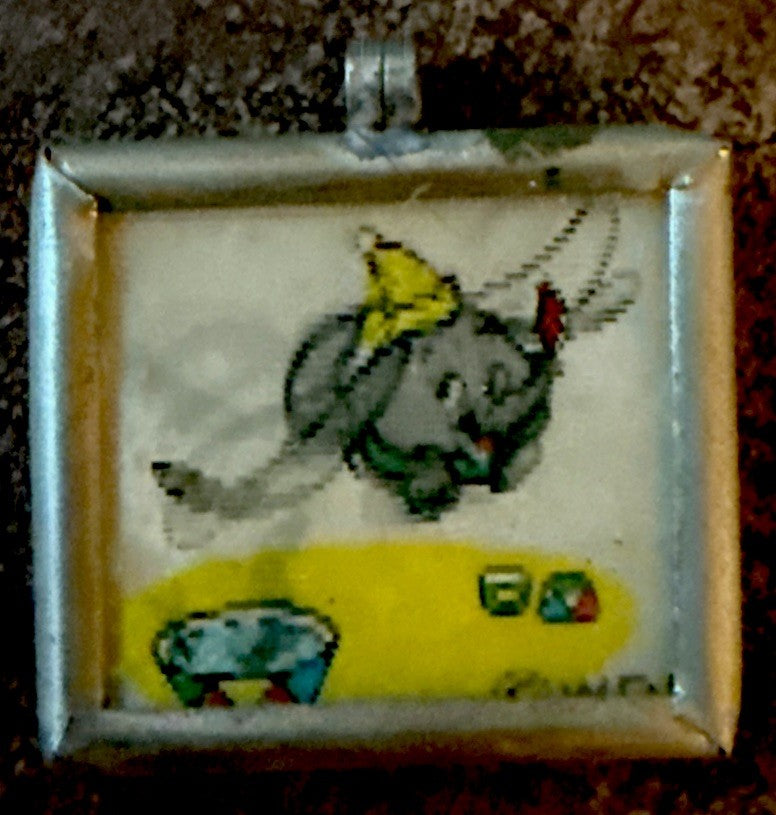 WDP Dumbo 1960s Vari-Vue mirror back Mexican lenticular pendant - photo 2