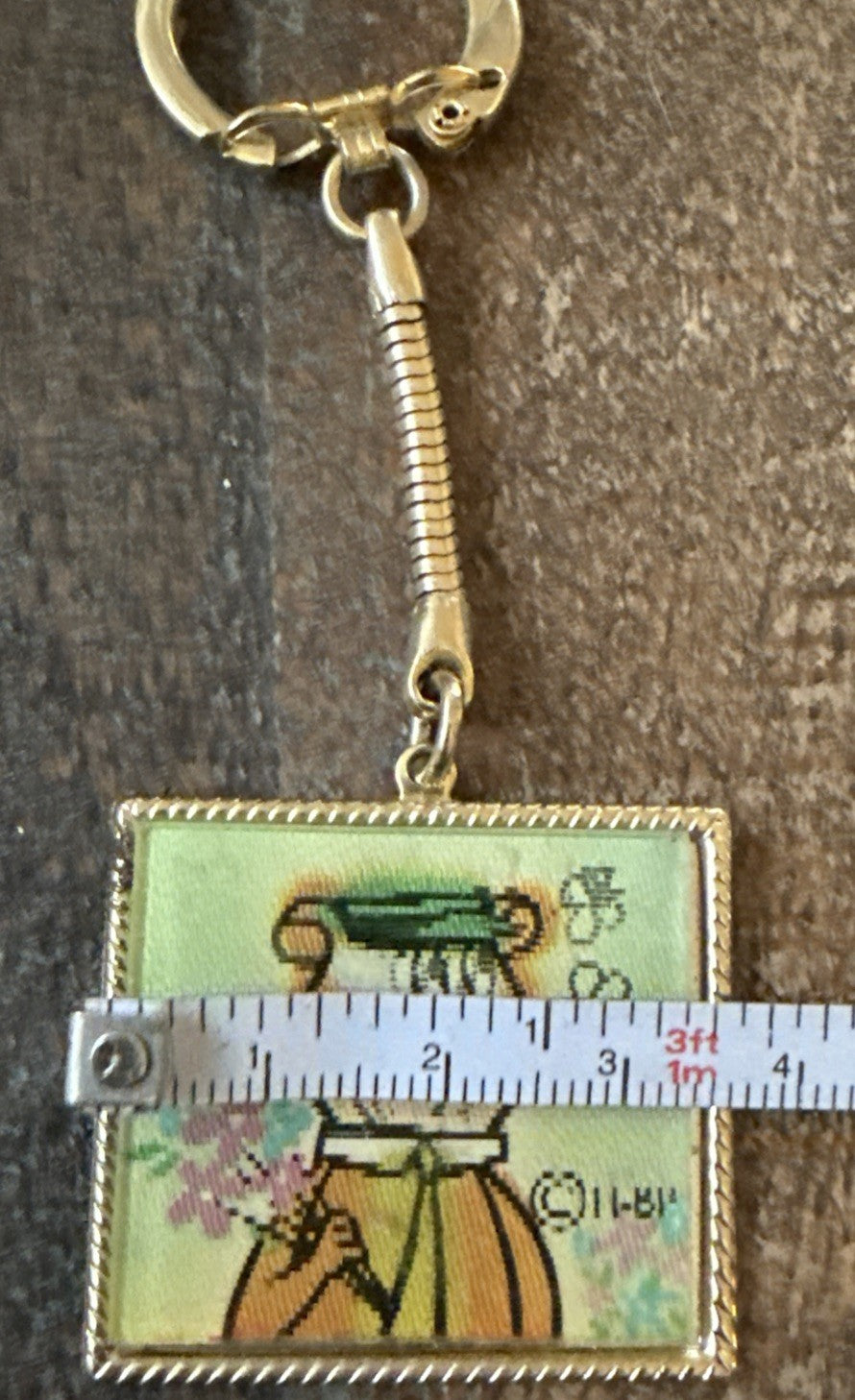 Vintage Hanna-Barbera Vari-Vue Yogi Bear butterfly on nose keychain - photo 5