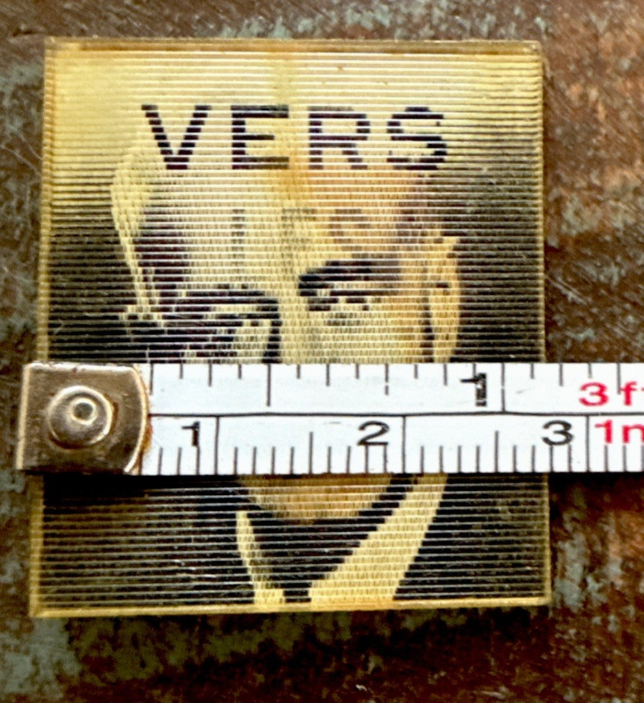 1950'S LES SOMMETS AVEC FRENCH VARI-VUE POLITICAL LENTICULAR PIN NOS RARE - photo 3