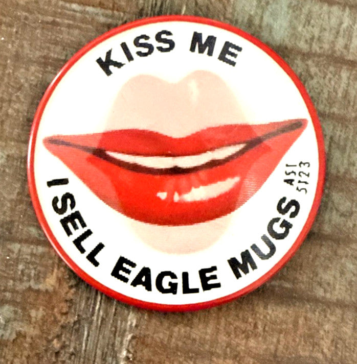 VINTAGE VARI-VUE LENTICULAR PIN BUTTON I SELL EAGLE MUGS 3" DIAMETER NOS - photo 2