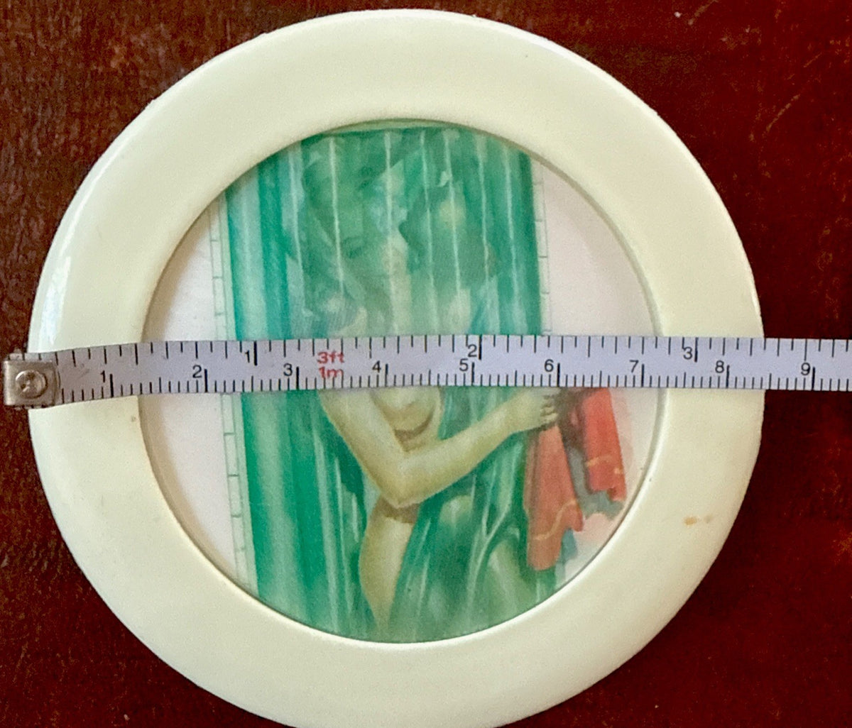 1960s Vari-Vue risque woman in shower scene badge pins - photo 5