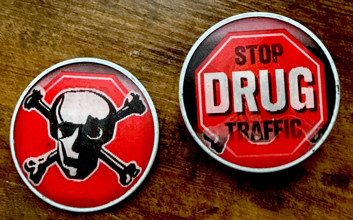 Vintage Vari-Vue 2-phase lenticular pin Stop Drug Traffic