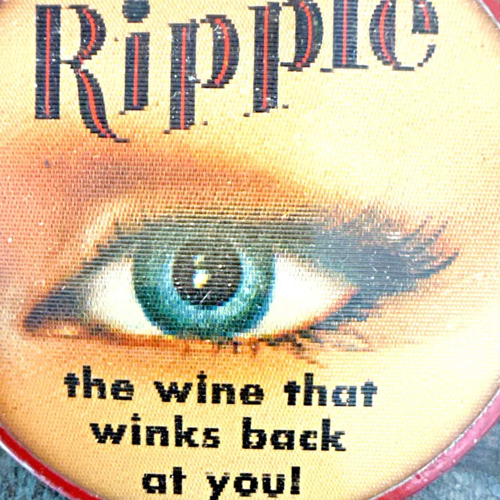 VINTAGE VARI-VUE - 2 1/2" - RIPPLE WINE - BLINKING BLUE EYE BUTTON - PINBACK NOS - photo 3