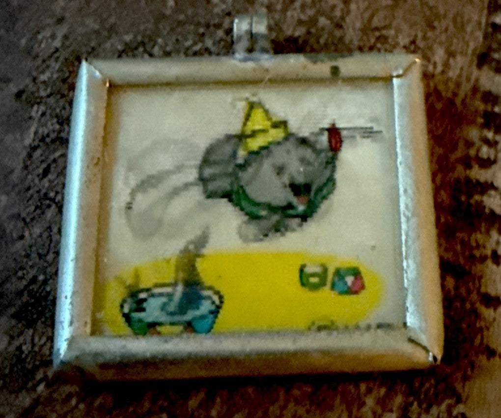 WDP Dumbo 1960s Vari-Vue mirror back Mexican lenticular pendant