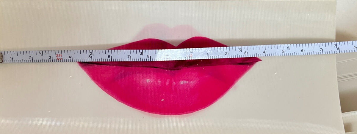 1 -ONE 1960s RARE VARI VUE 7X3 KISSING LIPS MOVING MOTION NOS MINT - photo 5