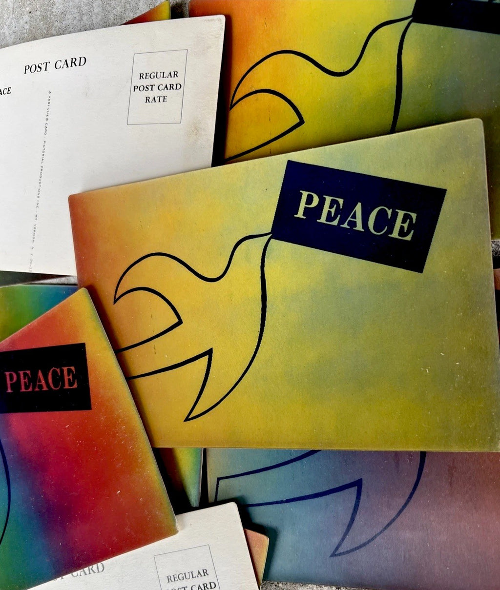 1960s Vari Vue Dove of Peace lenticular motion postcards - photo 2
