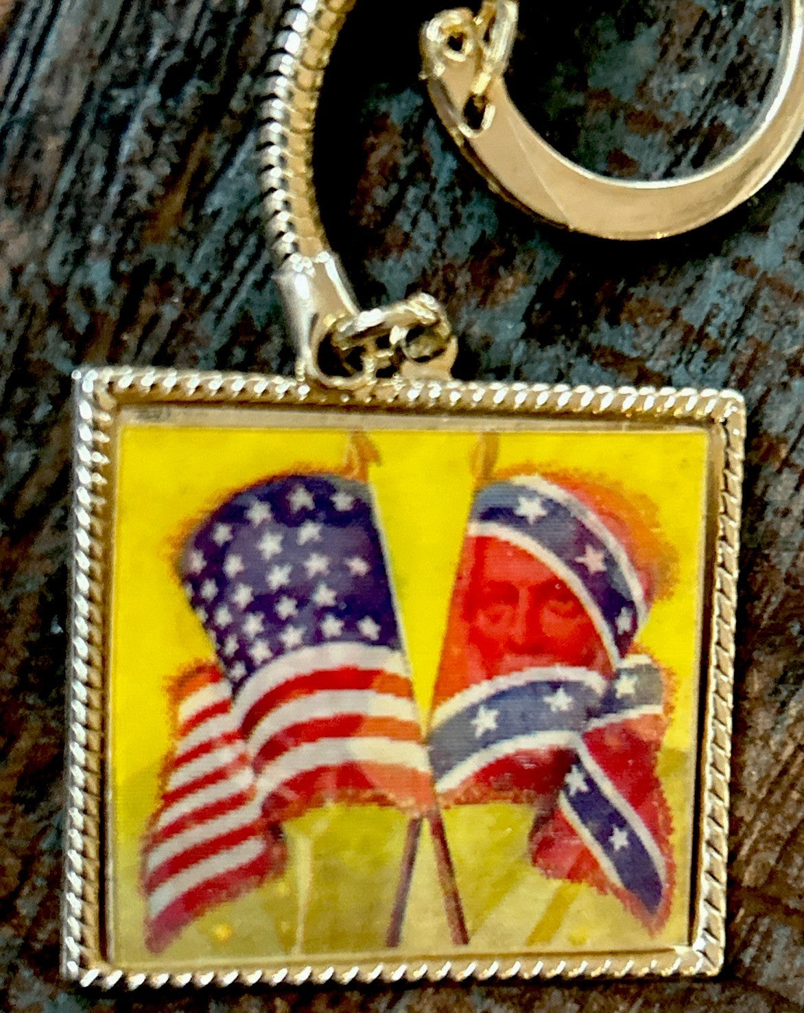 Vintage Vari-Vue lenticular Lee and Grant Civil War keychain