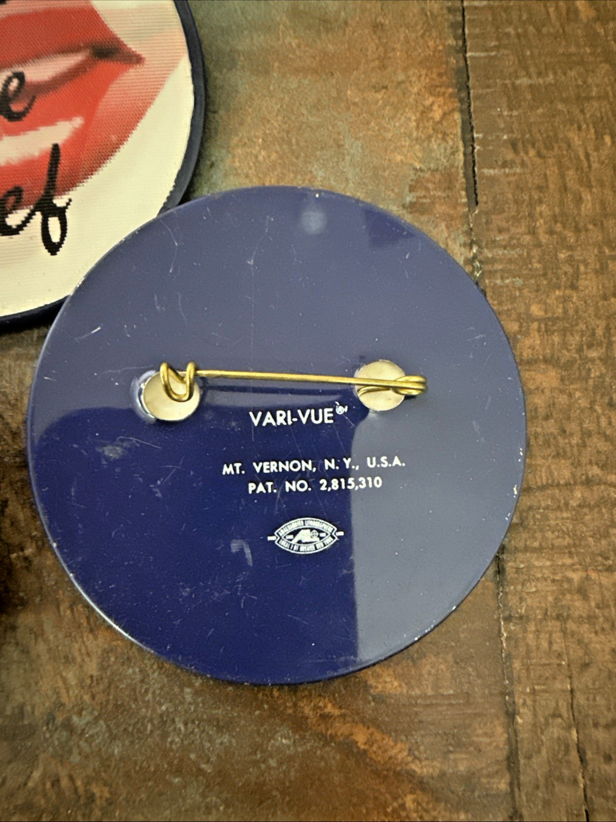Vintage Vari-Vue Here's The Beef kissing lip pins - photo 3