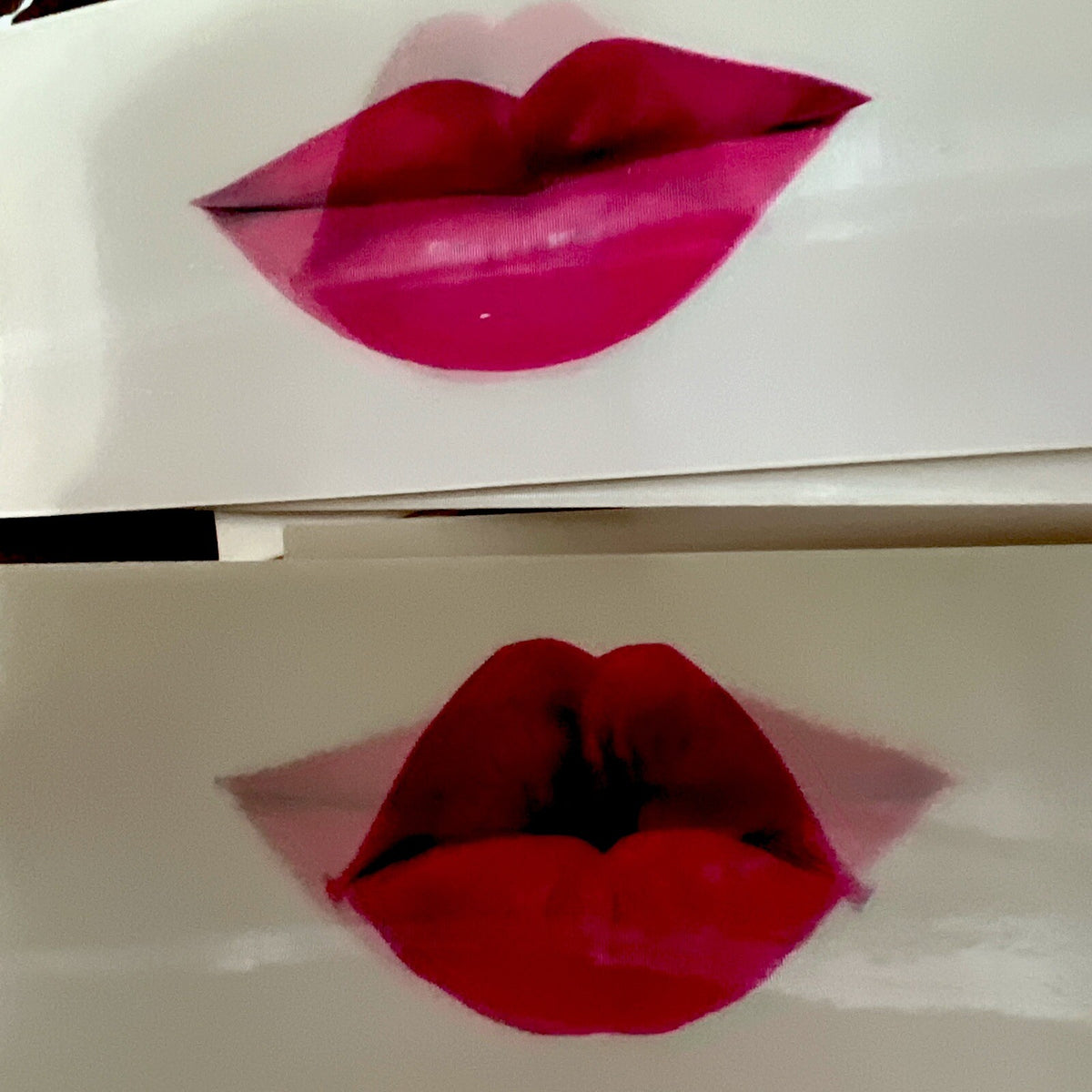 1960s Vari-Vue 7x3 kissing lips moving motion lenticular