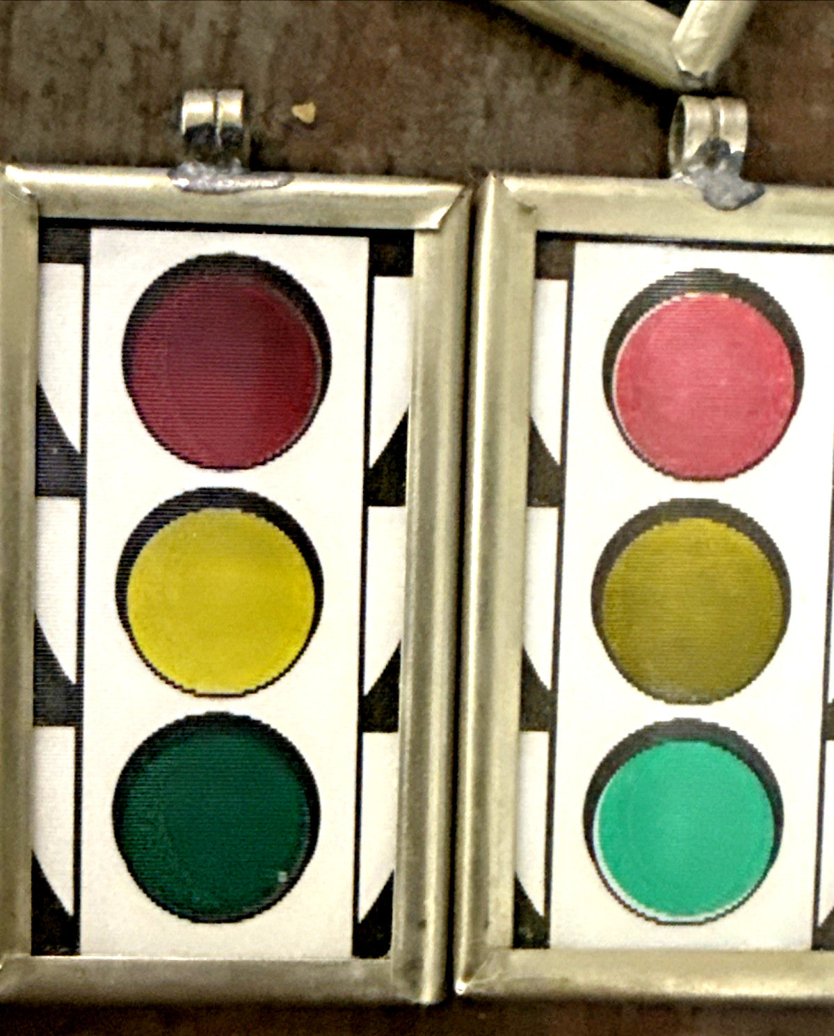 1950s traffic light Vari-Vue flicker lenticular mirrored pendant - photo 2