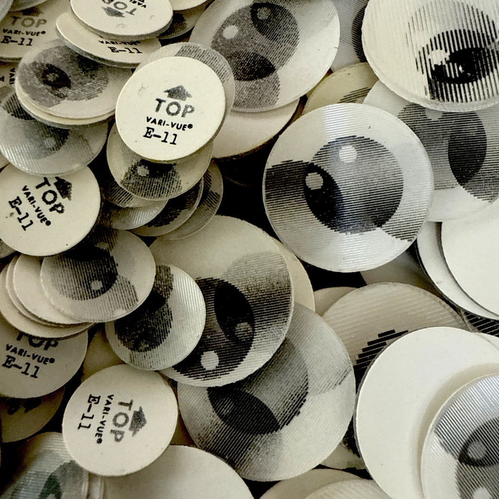 1960s Vari-Vue black and white tiny moving eyes lot of 150