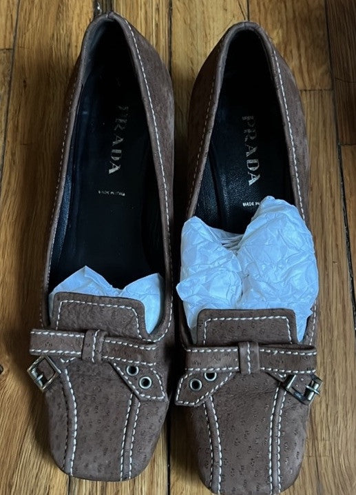 PRADA BROWN SUEDE KITTEN HEELS BUCKLE BOW CONTRAST STITCH VERO CUDIO SZ 36 - photo 2