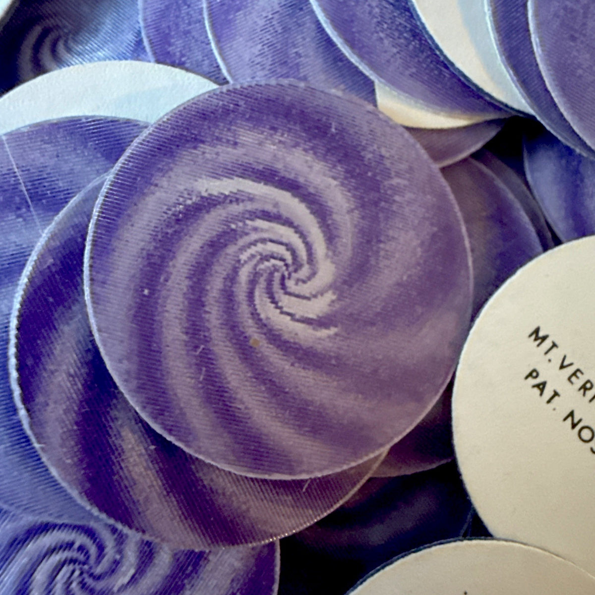 RARE 20 PURPLE &WHITE VARI VUE 1960S HYPNOTIC SWIRLS RARE 1" SMALLS HTF NOS - photo 4