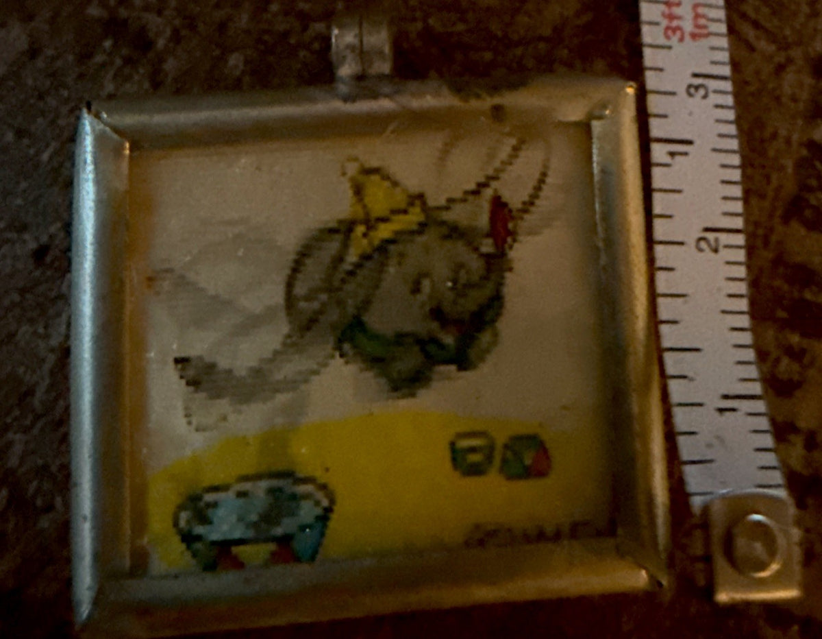 WDP Dumbo 1960s Vari-Vue mirror back Mexican lenticular pendant - photo 4